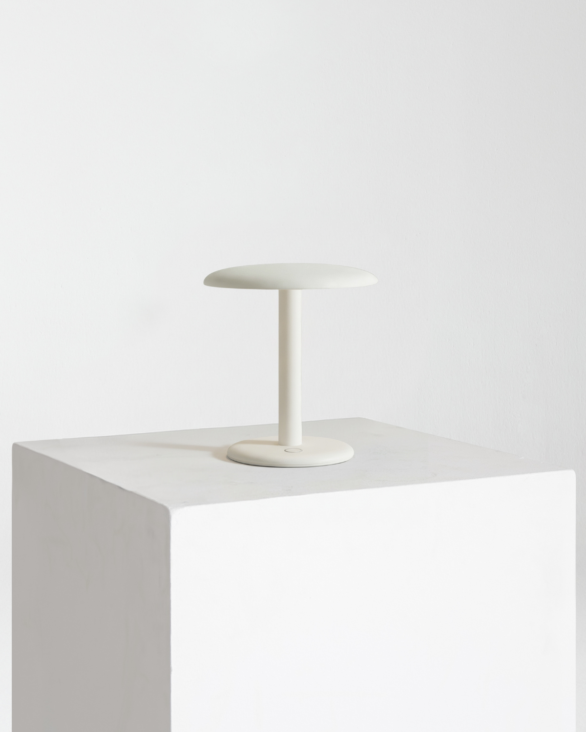 Zeno Portable Lamp - Smart Ambient Lighting Comfort (Table Lamp, Indoor Lighting, Modern Desk Light)
