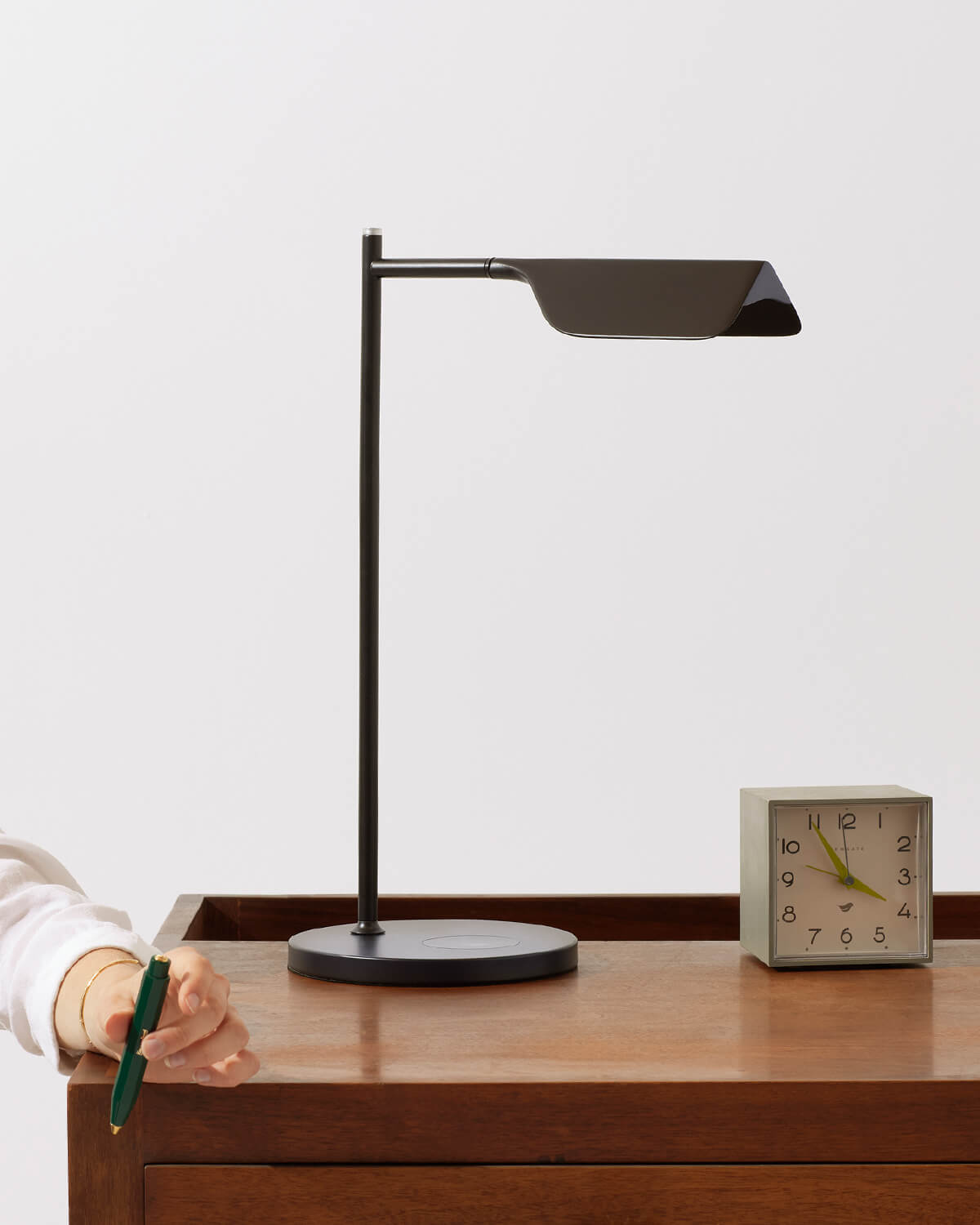 Leaf Table Lamp - Smart Ambient Lighting Comfort (Table Lamp, Indoor Lighting, Modern Desk Light)
