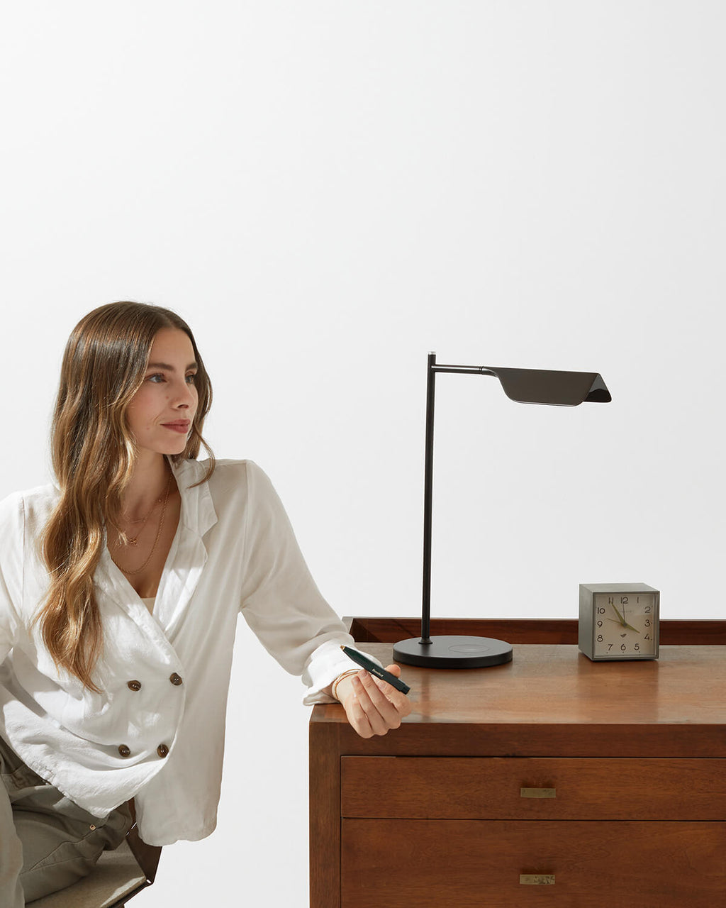 Leaf Table Lamp - Smart Ambient Lighting Comfort (Table Lamp, Indoor Lighting, Modern Desk Light)