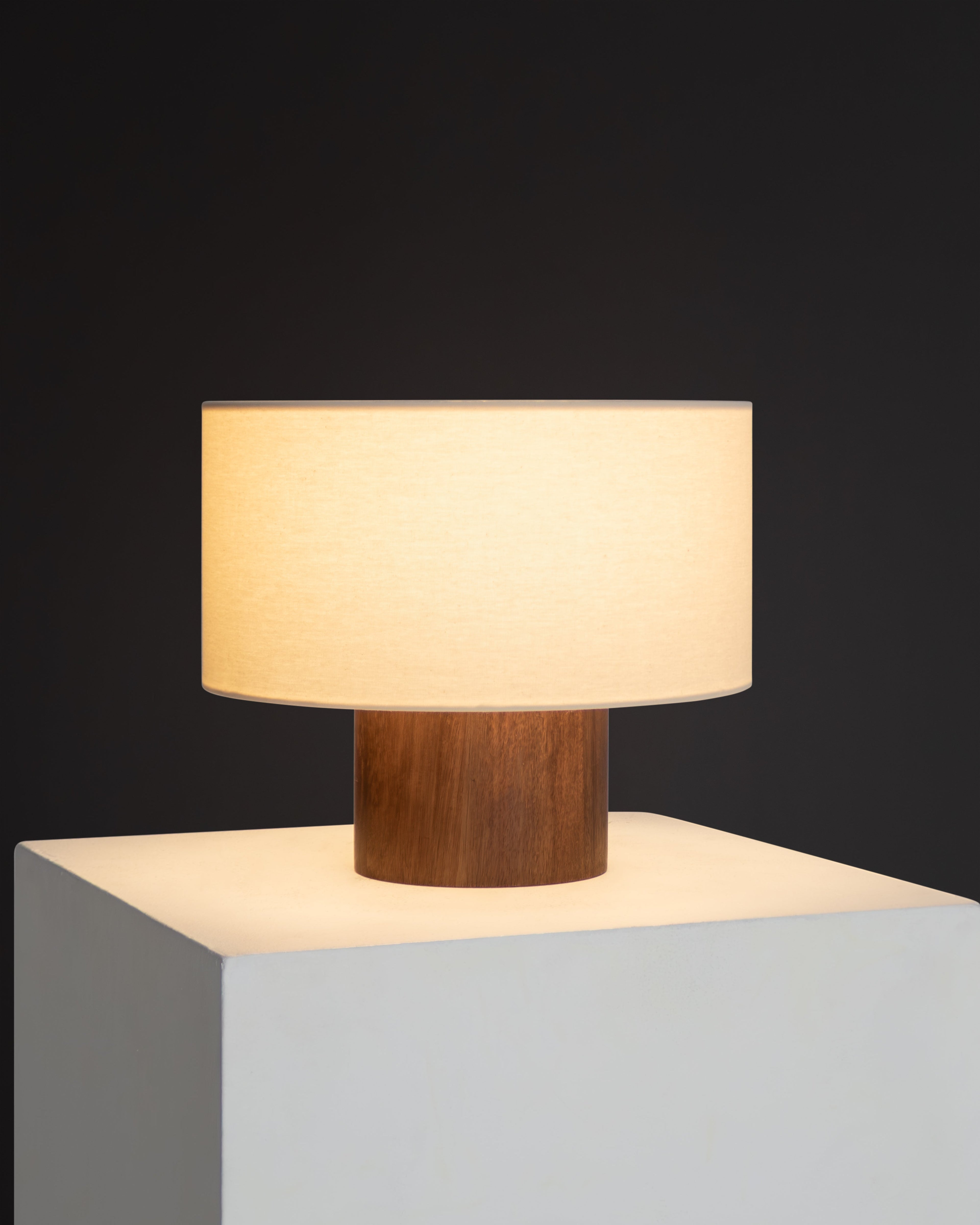 Oliver Table Lamp - Smart Ambient Lighting Comfort (Table Lamp, Indoor Lighting, Modern Desk Light)