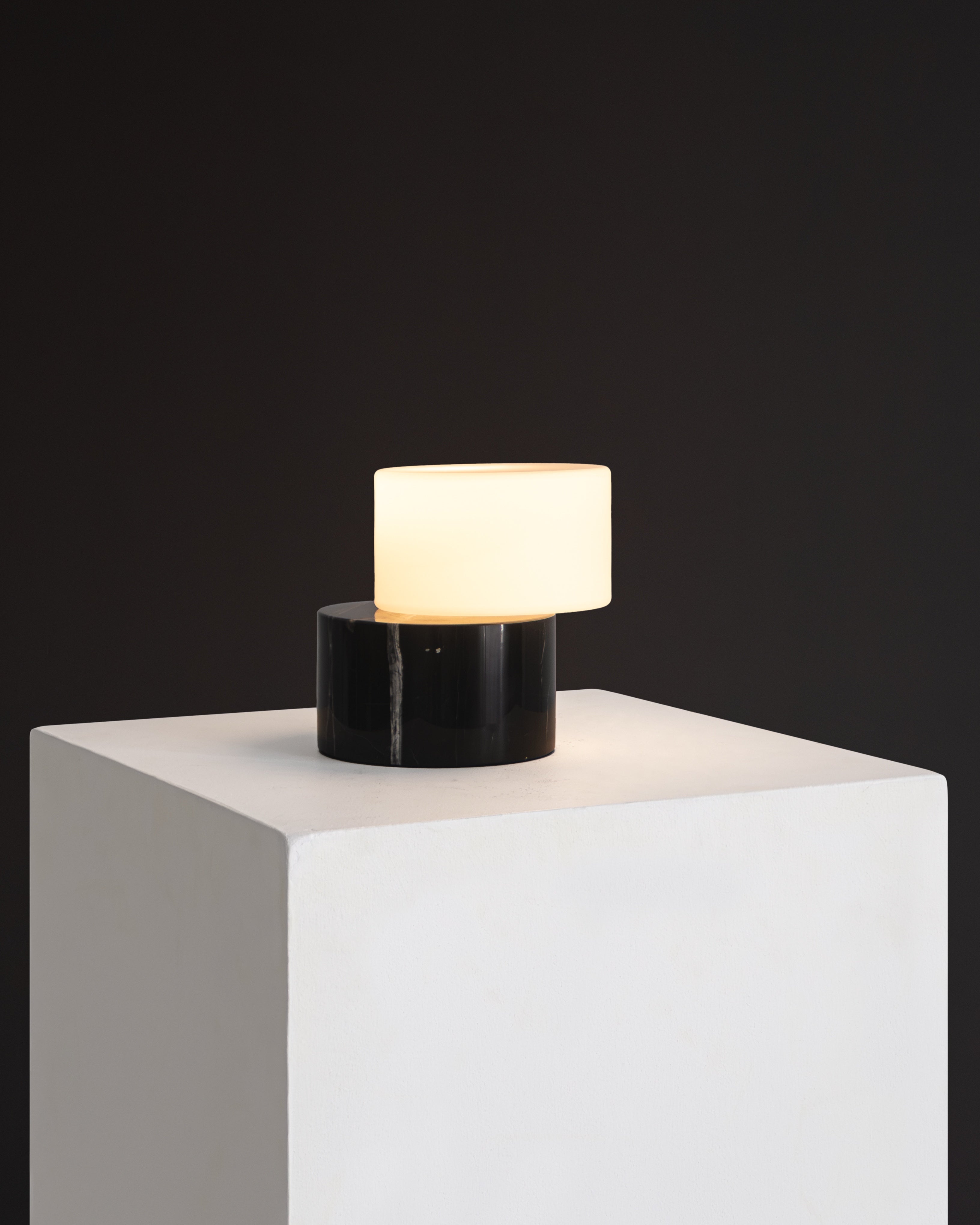 ZigZag Table Lamp - Smart Ambient Lighting Comfort (Table Lamp, Indoor Lighting, Modern Desk Light)